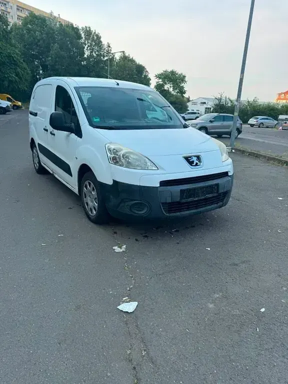 Gebraucht Peugeot Partner 90 PS (66 kW) 2010 Weiß Van / Kleinbus