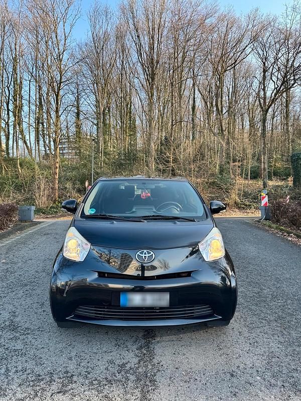 Gebraucht Toyota iQ 98 PS (72 kW) 2011 Schwarz Kleinwagen