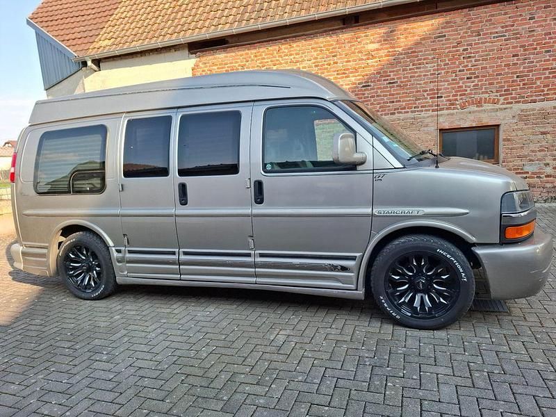 Usado Chevrolet Express 273 CV (200 kW) 2004 Dorado Monovolumen