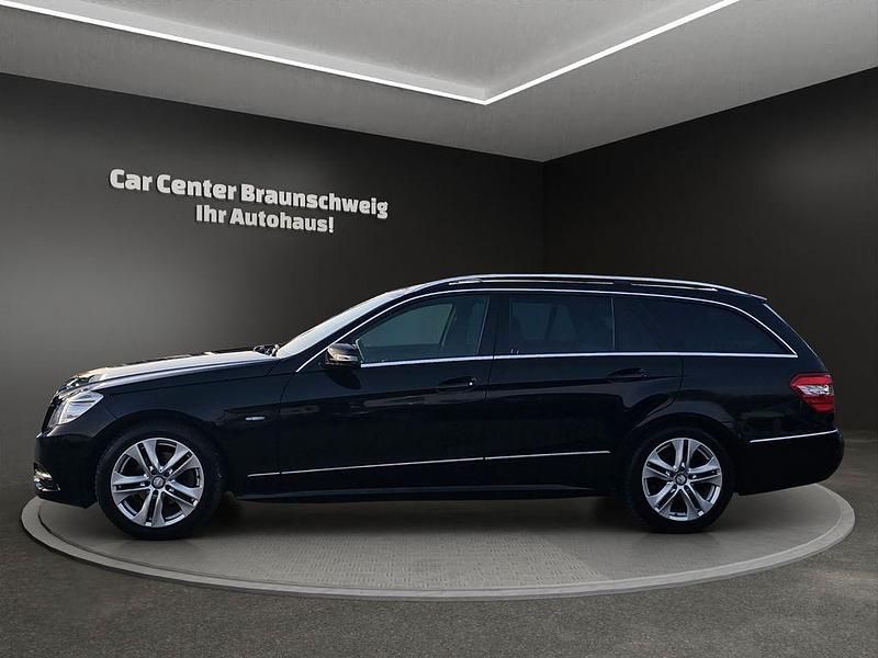 Gebraucht Mercedes E220 Avantgarde 170 PS (125 kW) 2011 Schwarz Limousine