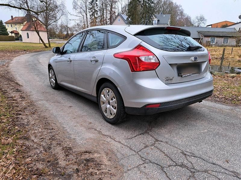 Gebraucht Ford Focus 125 PS (91 kW) 2012 Silber Kleinwagen