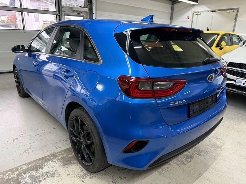 Używany Kia Ceed Vision 136 KM (100 kW) 2019 Niebieski Hatchback