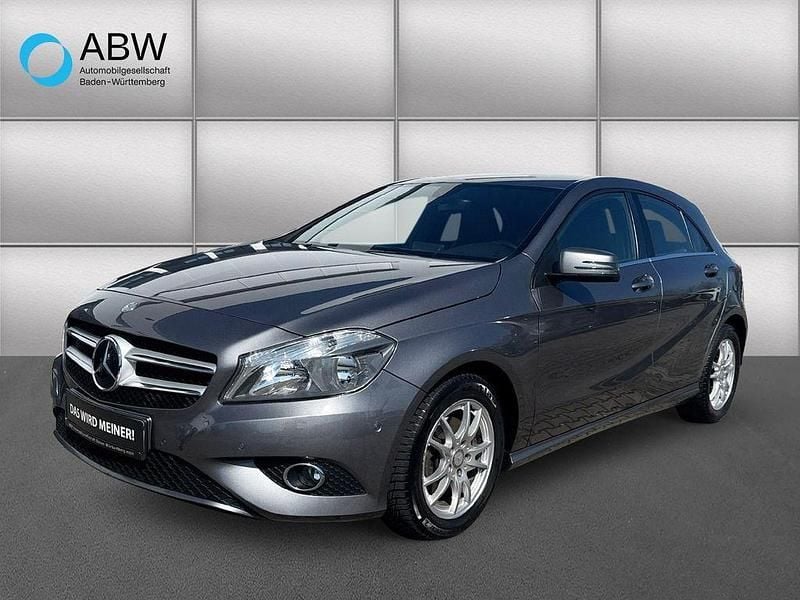 Mountaingrau met. Gebraucht 2012 Mercedes A180 Urban Limousine | 10.490 € (Etwas zu teuer) - Bild 1/4