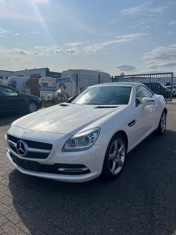 Weiß Gebraucht 2015 Mercedes SLK200 Cabrio | 16.300 € (Fairer Preis) - Bild 1/4