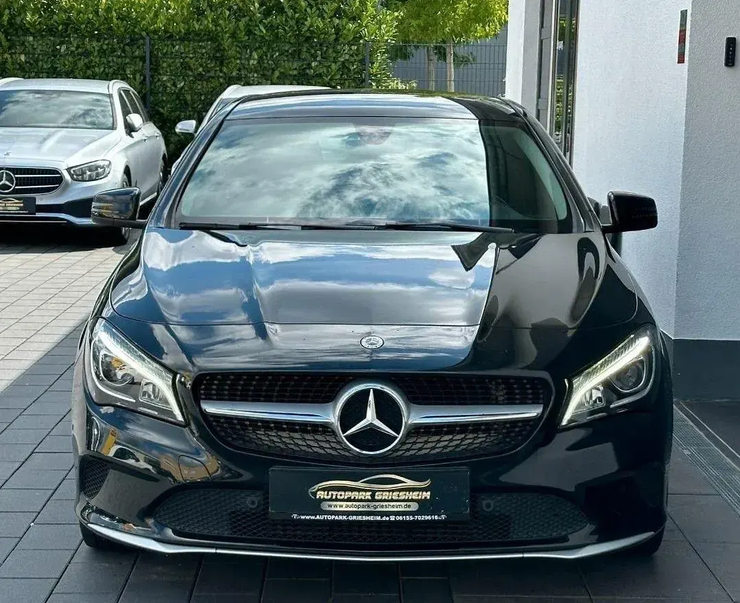 Gebraucht Mercedes CLA180 Shooting Brake 122 PS (89 kW) 2018 Schwarz Kombi