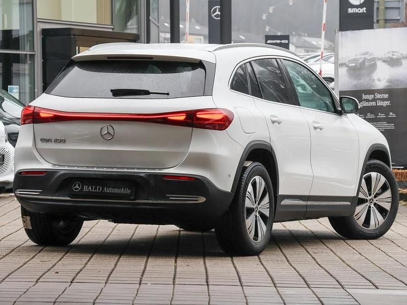 Gebraucht Mercedes EQA250 Progressive 139 kW (190 PS) 2024 Weiß SUV