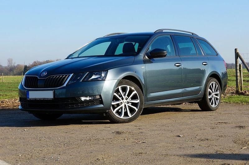 Grau Gebraucht 2019 Skoda Octavia Soleil Kombi | 12.500 € (Guter Preis) - Bild 1/4