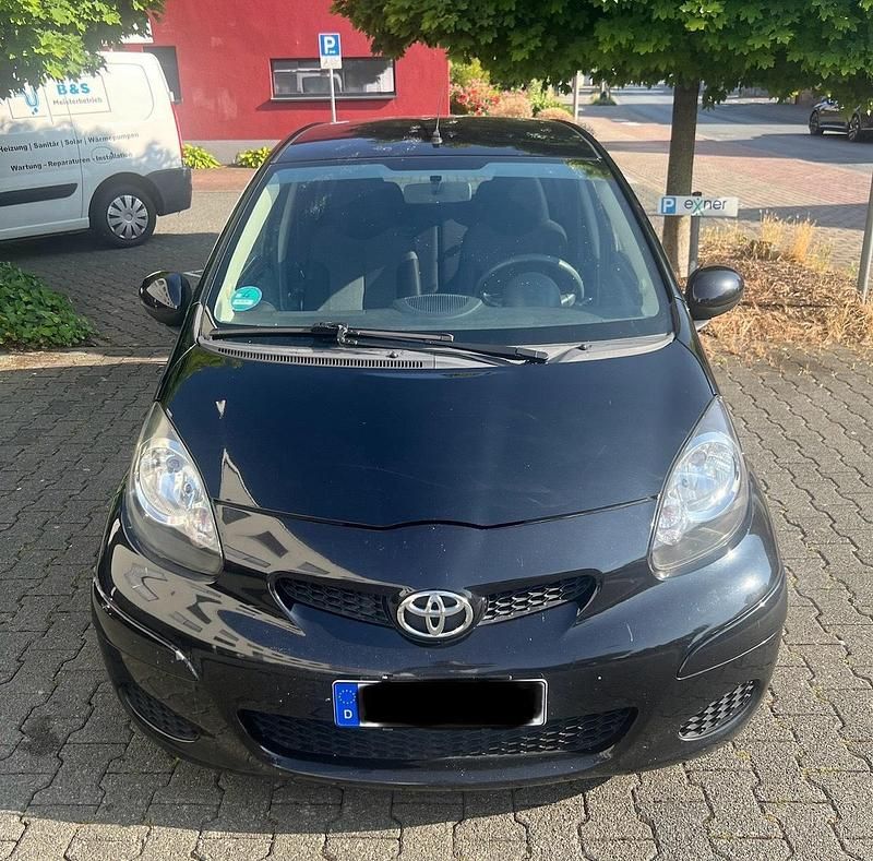 Schwarz Gebraucht 2010 Toyota Aygo Kleinwagen | 3.000 € (Teuer) - Bild 1/2