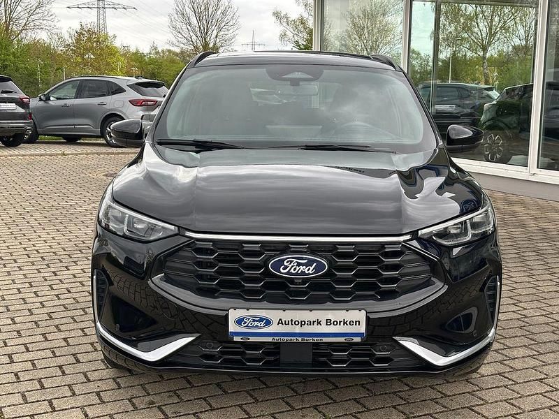Usado Ford Kuga ST-Line X 186 HP (136 kW) 2025 Preto SUV