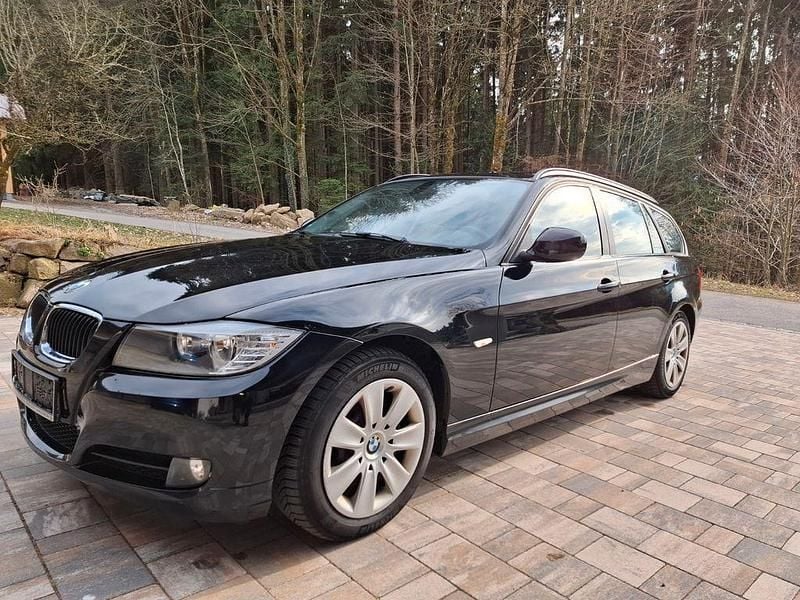 Gebraucht BMW 316 116 PS (85 kW) 2012 Schwarz Kombi