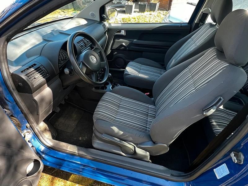Gebraucht VW Fox 54 PS (39 kW) 2006 Blau Kleinwagen