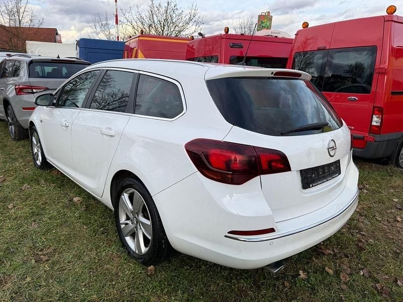 Gebraucht Opel Astra Sport 165 PS (121 kW) 2011 Weiß Kombi