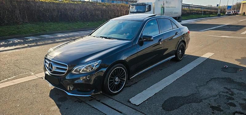 Schwarz Gebraucht 2013 Mercedes E220 AMG Limousine | 10.600 € (Fairer Preis) - Bild 1/4
