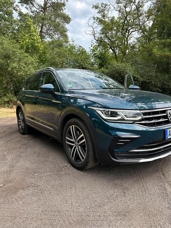 Blau Gebraucht 2020 VW Tiguan SUV | 25.450 € (Fairer Preis) - Bild 1/4