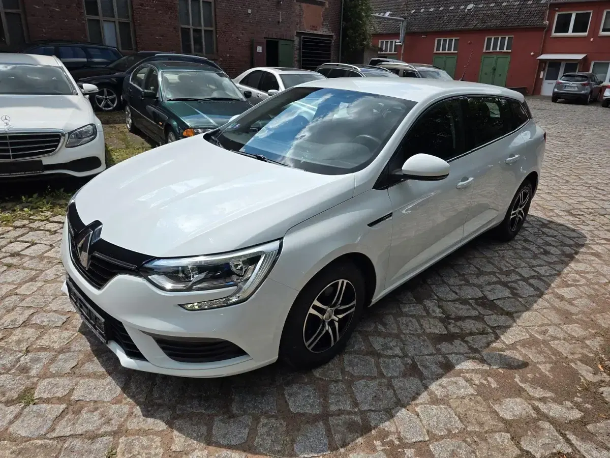 Gebraucht Renault Mégane GrandTour 115 PS (84 kW) 2018 Weiß Kombi