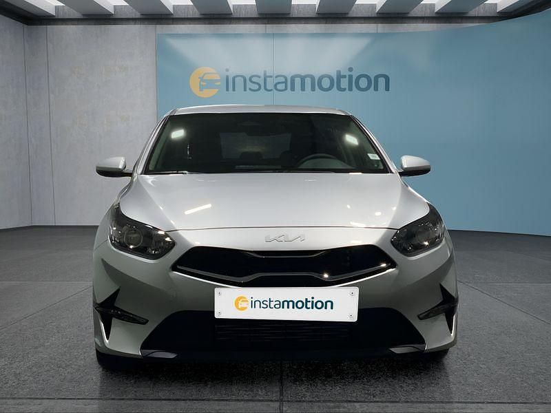 Neu Kia Ceed Vision 101 PS (74 kW) 2025 Silber Kleinwagen