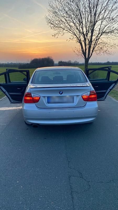 Gebraucht BMW 318 150 PS (110 kW) 2007 Limousine
