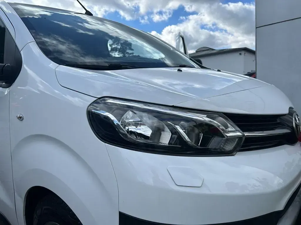 Gebraucht Toyota Proace Plus 122 PS (89 kW) 2019 Schaumweiß Van / Kleinbus