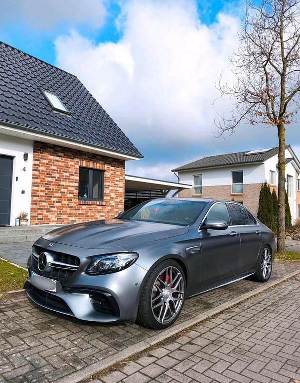 Grau Gebraucht 2017 Mercedes E63S AMG AMG Limousine | 60.000 € (Fairer Preis) - Bild 1/4