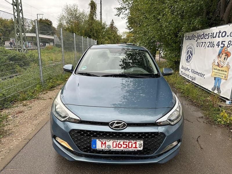 Gebraucht Hyundai i20 GO! 75 PS (55 kW) 2018 Blau Limousine