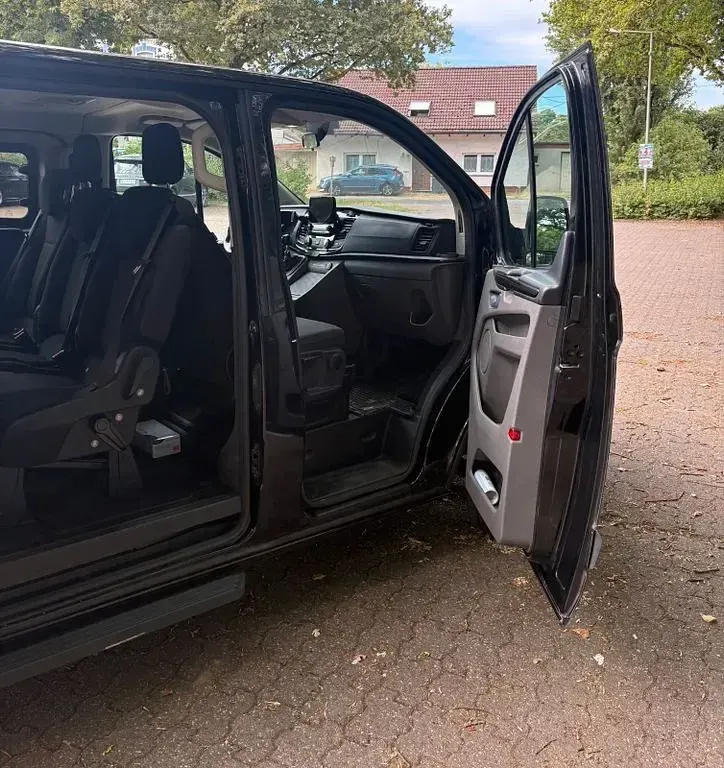 Gebraucht Ford Tourneo 131 PS (96 kW) 2019 Schwarz Van / Kleinbus