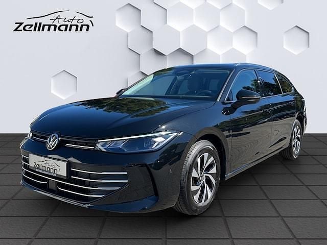 Grenadillschwarz metallic Gebraucht 2024 VW Passat Business Kombi | 33.848 € (Superpreis) - Bild 1/3