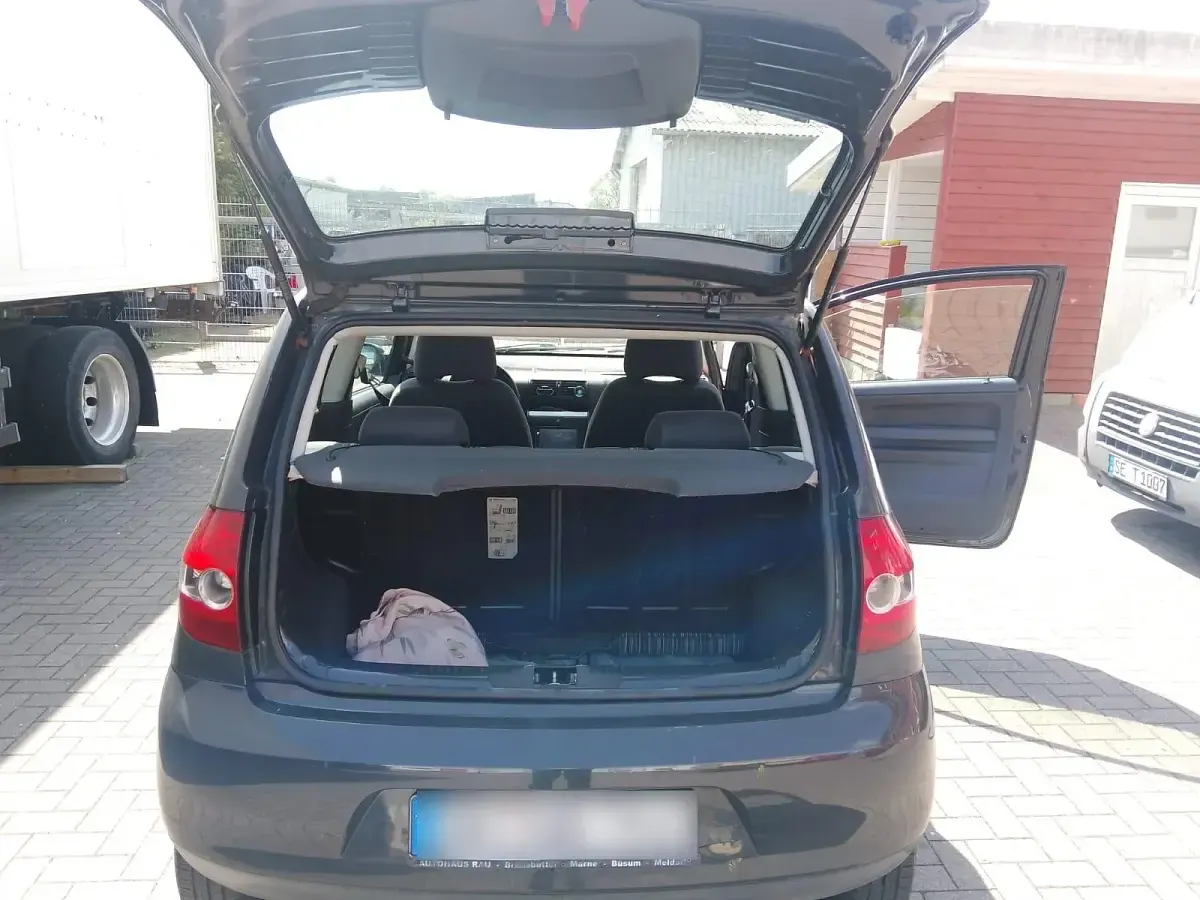Używany VW Fox 64 KM (47 kW) 2006 Szary Hatchback
