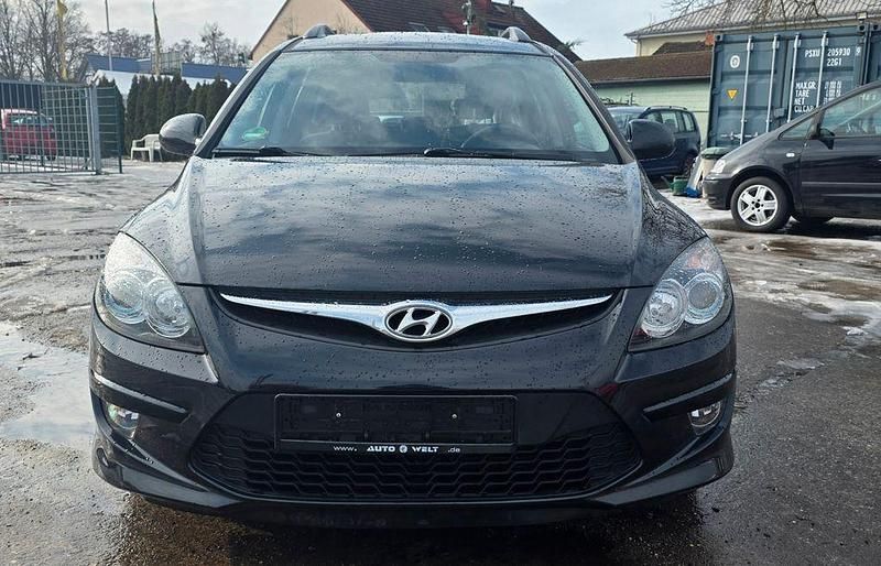 Gebraucht Hyundai i30 90 PS (66 kW) 2010 Schwarz Kombi