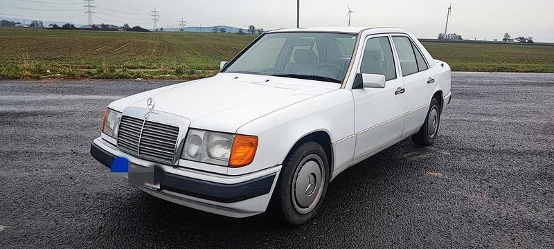Weiß Gebraucht 1989 Mercedes 200 Limousine | 2.799 € - Bild 1/4