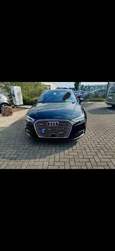 Schwarz Gebraucht 2020 Audi A3 e-tron Sport Kleinwagen | 17.500 € (Superpreis) - Bild 1/4
