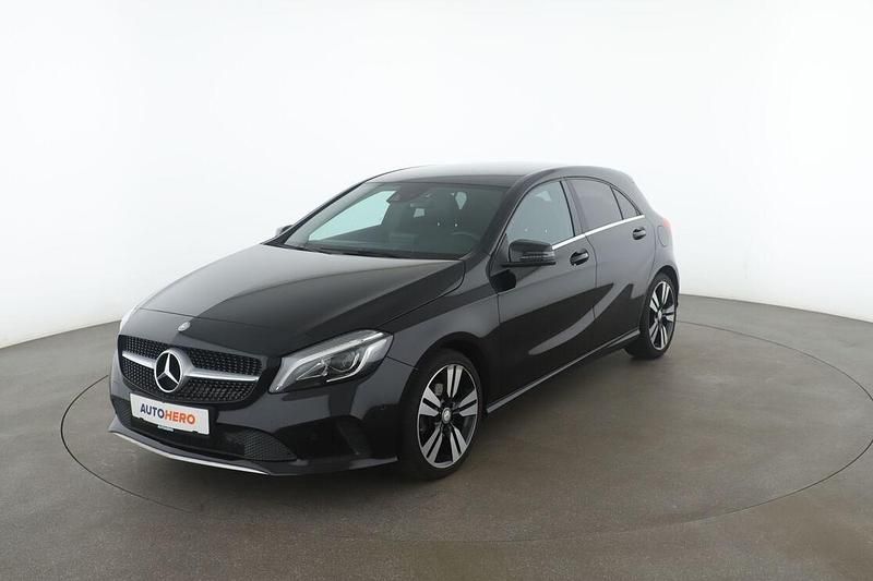Schwarz Gebraucht 2016 Mercedes A180 Urban Limousine | 18.020 € (Etwas zu teuer) - Bild 1/3