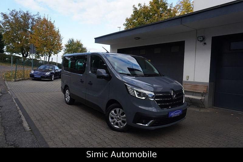 Grau Gebraucht 2022 Renault Trafic Life Van | 32.999 € (Fairer Preis) - Bild 1/4