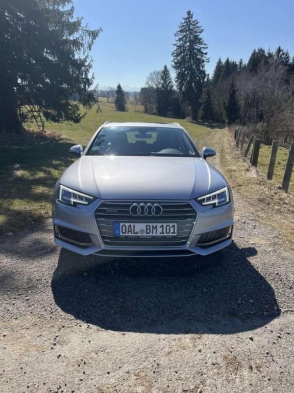 Grau Gebraucht 2019 Audi A4 Sport Kombi | 27.850 € (Etwas zu teuer) - Bild 1/4