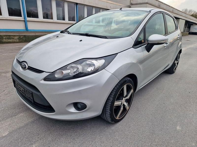 Gebraucht Ford Fiesta 82 PS (60 kW) 2010 Silber Kleinwagen