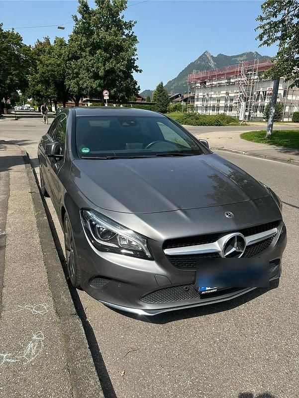 Grau Gebraucht 2018 Mercedes CLA180 Urban Limousine | 20.000 € (Fairer Preis) - Bild 1/4