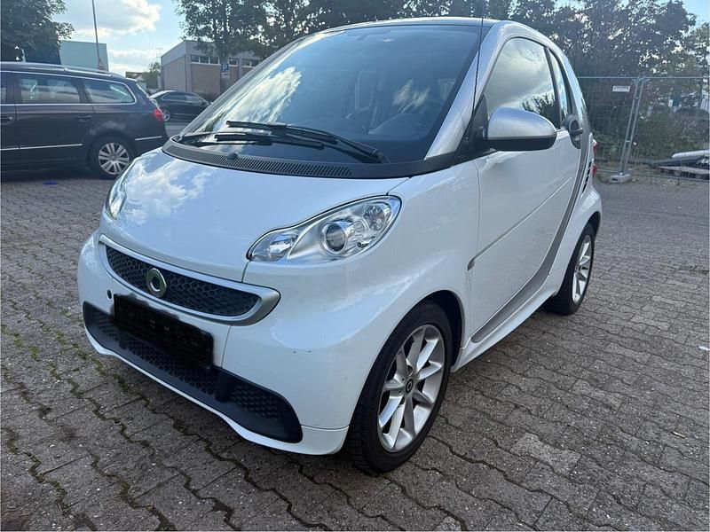 Weiß Gebraucht 2014 Smart ForTwo Coupé Passion Coupé | 7.499 € - Bild 1/4