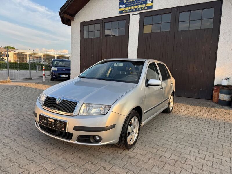 Silber Gebraucht 2006 Skoda Fabia Classic Limousine | 1.299 € (Fairer Preis) - Bild 1/4