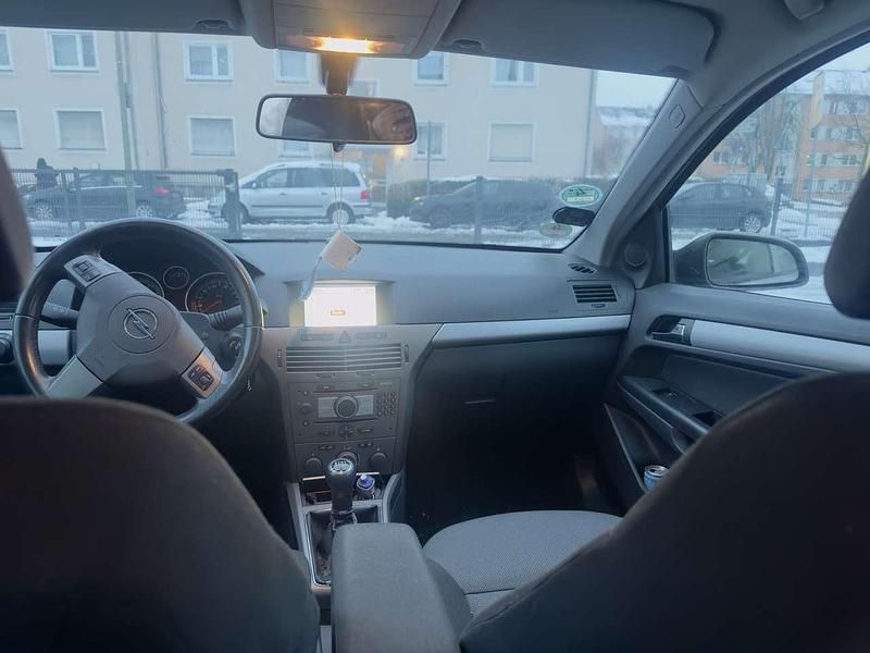 Gebraucht Opel Astra Elegance 125 PS (91 kW) 2004 Gold Limousine
