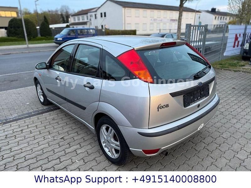 Second-hand Ford Focus Ambiente 101 CP (74 kW) 2003 Argintiu Berlinǎ