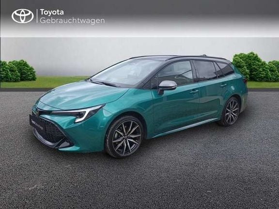 Super green metallic, dach schwarz Gebraucht 2024 Toyota Corolla Basis | 32.930 € (Teuer) - Bild 1/4