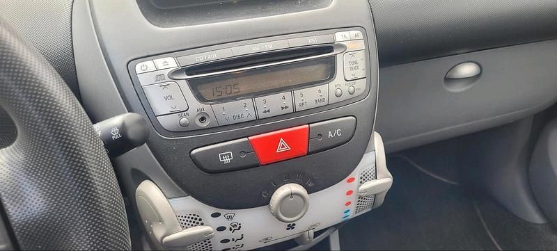 Gebraucht Citroën C1 67 PS (49 kW) 2012 Grau Kleinwagen