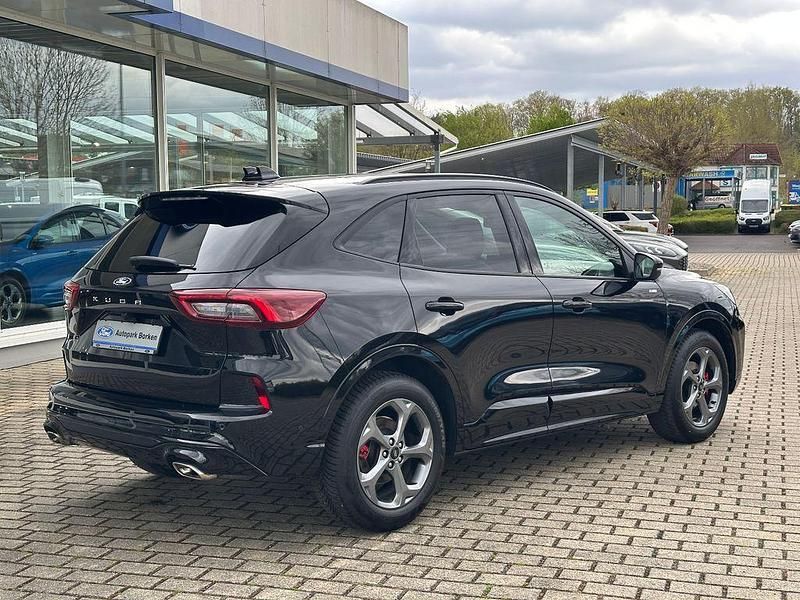 Usado Ford Kuga ST-Line X 186 HP (136 kW) 2025 Preto SUV