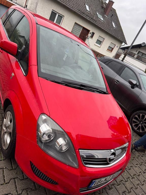 Rot Gebraucht 2010 Opel Zafira Design Edition Van / Kleinbus | 3.800 € (Fairer Preis) - Bild 1/4