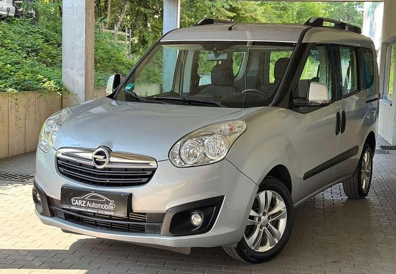 Grau Gebraucht 2015 Opel Combo Edition Van / Kleinbus | 7.300 € (Fairer Preis) - Bild 1/4