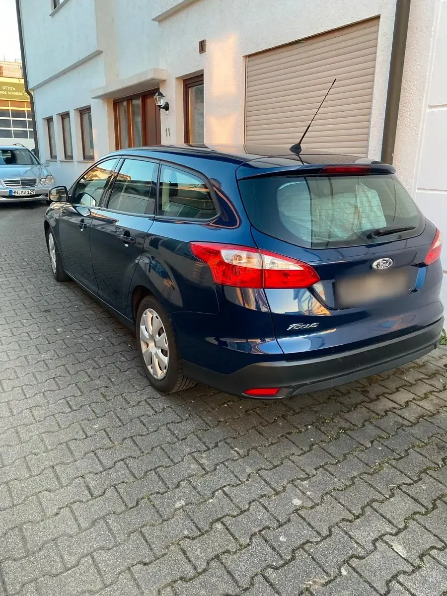 Gebraucht Ford Focus 105 PS (77 kW) 2012 Blau Limousine
