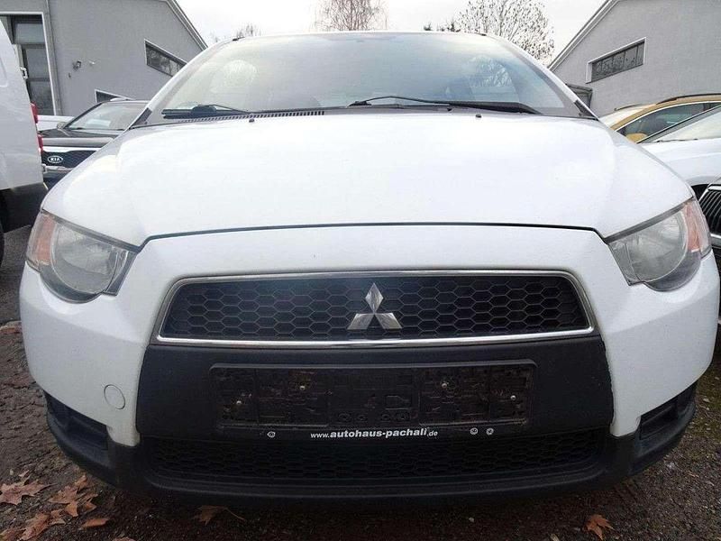 Gebraucht Mitsubishi Colt 95 PS (69 kW) 2011 Weiß Kleinwagen