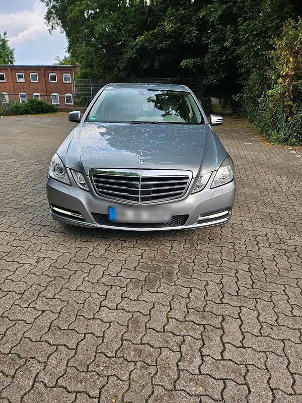 Grau Gebraucht 2011 Mercedes 350 Limousine | 7.900 € (Superpreis) - Bild 1/4