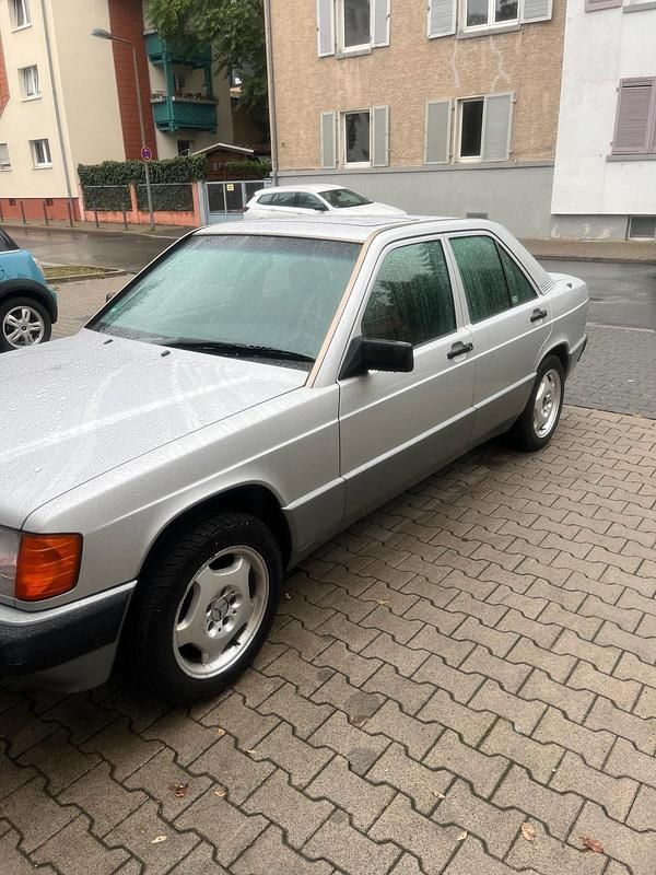 Silber Gebraucht 1992 Mercedes 190 Limousine | 5.800 € - Bild 1/4