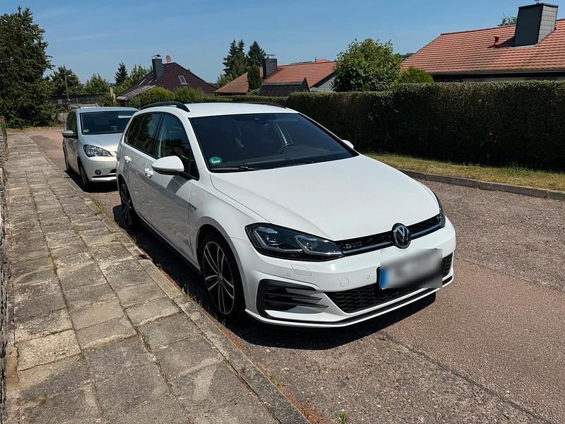 Weiß Gebraucht 2017 VW Golf VII GTD Kombi | 21.000 € (Etwas zu teuer) - Bild 1/4