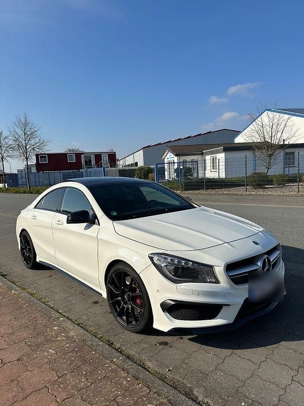 Weiß Gebraucht 2016 Mercedes CLA45 AMG AMG Coupé | 21.999 € (Guter Preis) - Bild 1/1